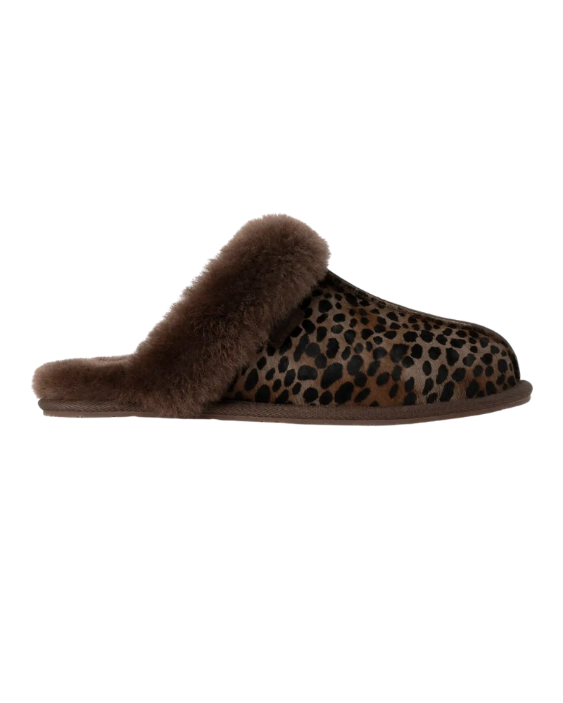 UGG 1158352 Scuffette Caspian Burnt Cedar Suede Slipper with Fur Trim Myselflingerie.com