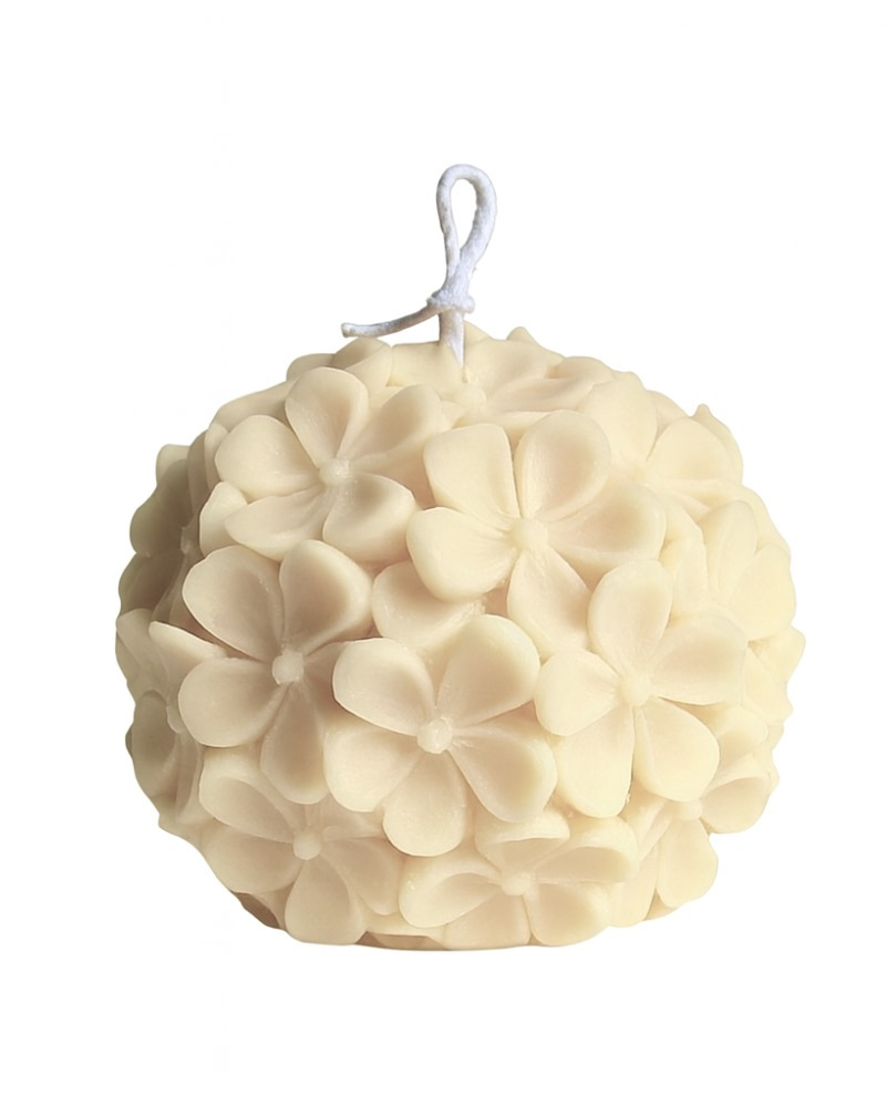 Estelle Studio Mellow Cute Hydrangea Ball Unscented Candle