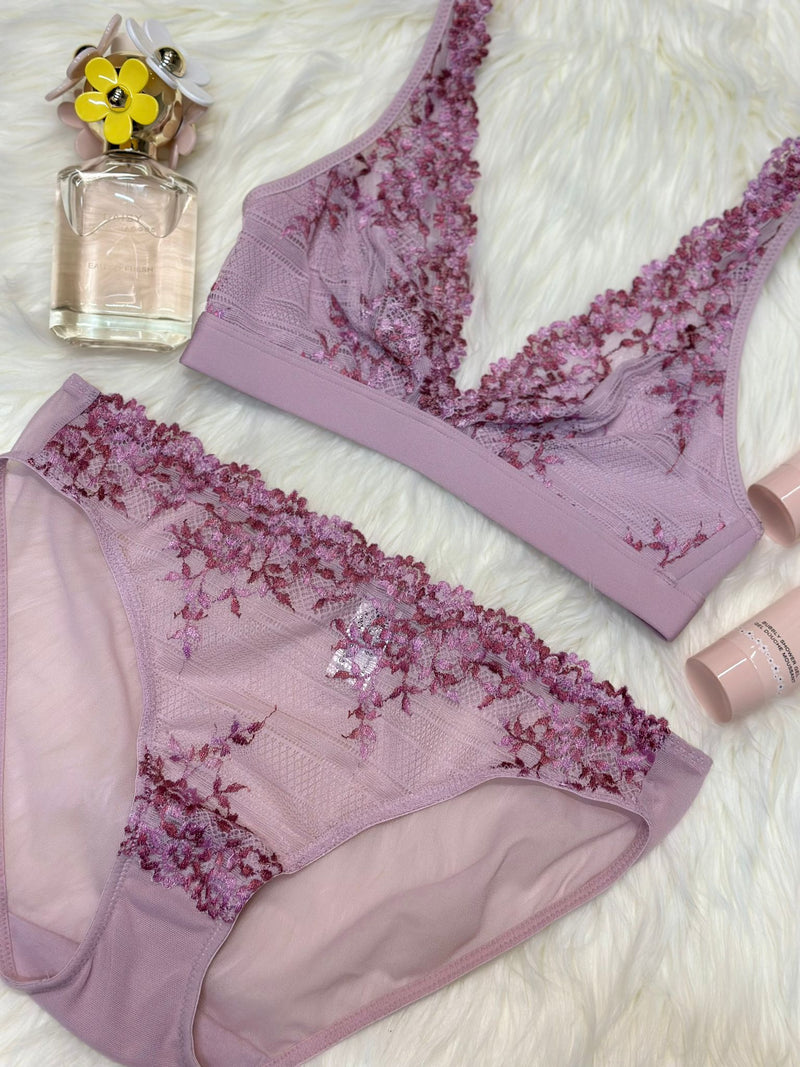 Wacoal Keepsake Multi Embrace Lace Wire Free Bralette